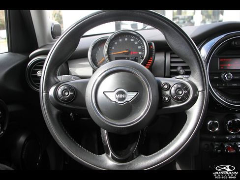Used 2015 MINI Cooper 4-Door Hardtop w/ Premium Package FWD image 15