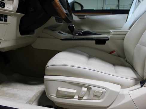 Used 2013 Lexus ES 300h w/ Luxury Pkg FWD image 28