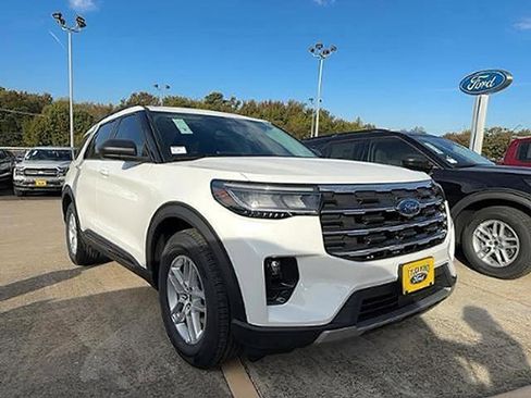 New 2026 Ford Explorer Active w/ Active Comfort Package RWD image 2