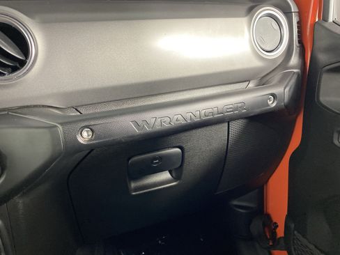 Used 2023 Jeep Wrangler Unlimited Rubicon 4xe AWD/4WD image 31