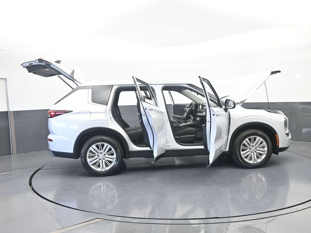 Used 2024 Mitsubishi Outlander ES FWD image 75