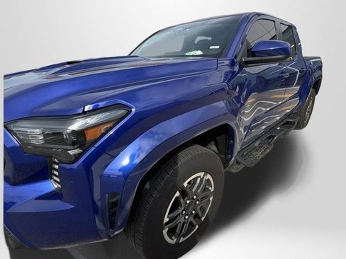 Certified 2025 Toyota Tacoma TRD Sport AWD/4WD image 4