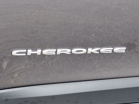 Certified 2022 Jeep Cherokee Latitude Lux image 30