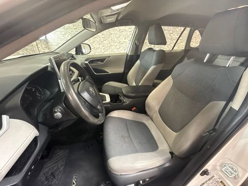 Used 2023 Toyota RAV4 XLE AWD/4WD image 25