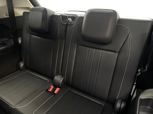 Used 2024 Volkswagen Tiguan SE FWD image 40