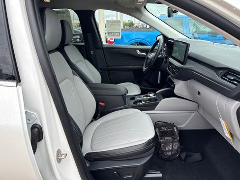 New 2025 Ford Escape SE w/ PHEV Premium Package image 31
