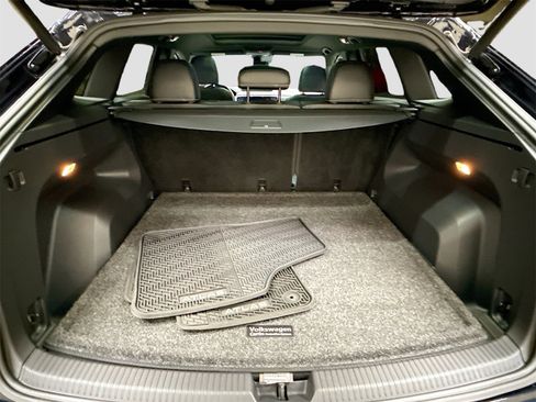 Used 2022 Volkswagen Atlas Cross Sport SEL R-Line image 27