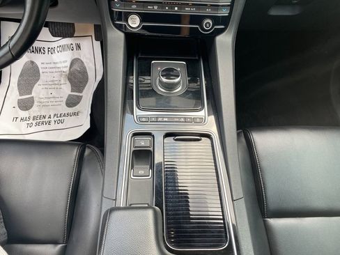 Used 2020 Jaguar F-PACE Premium image 22