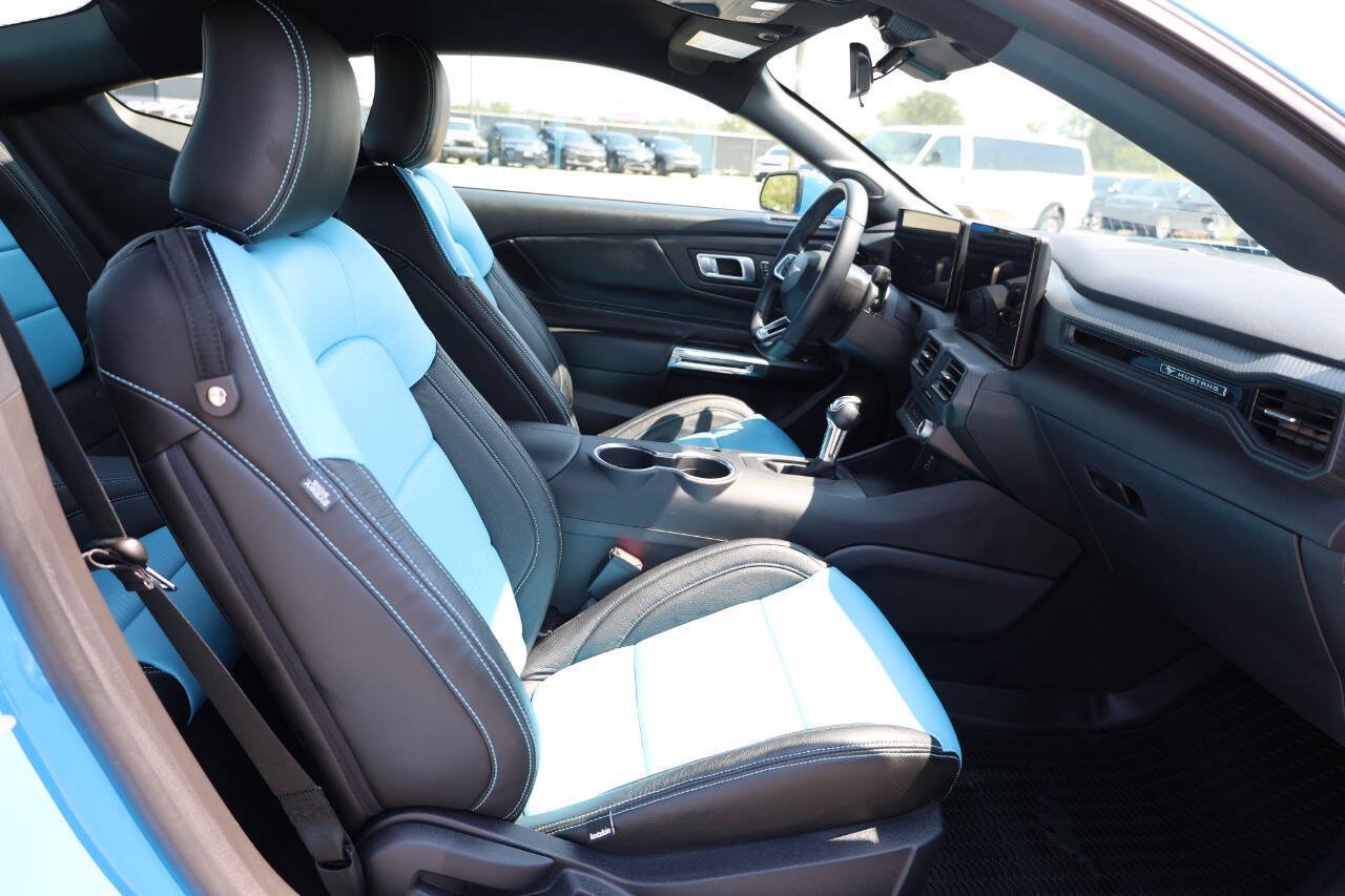 Used 2025 Ford Mustang Coupe RWD image 15