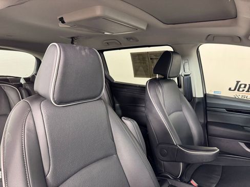 Used 2025 Honda Odyssey Elite image 33