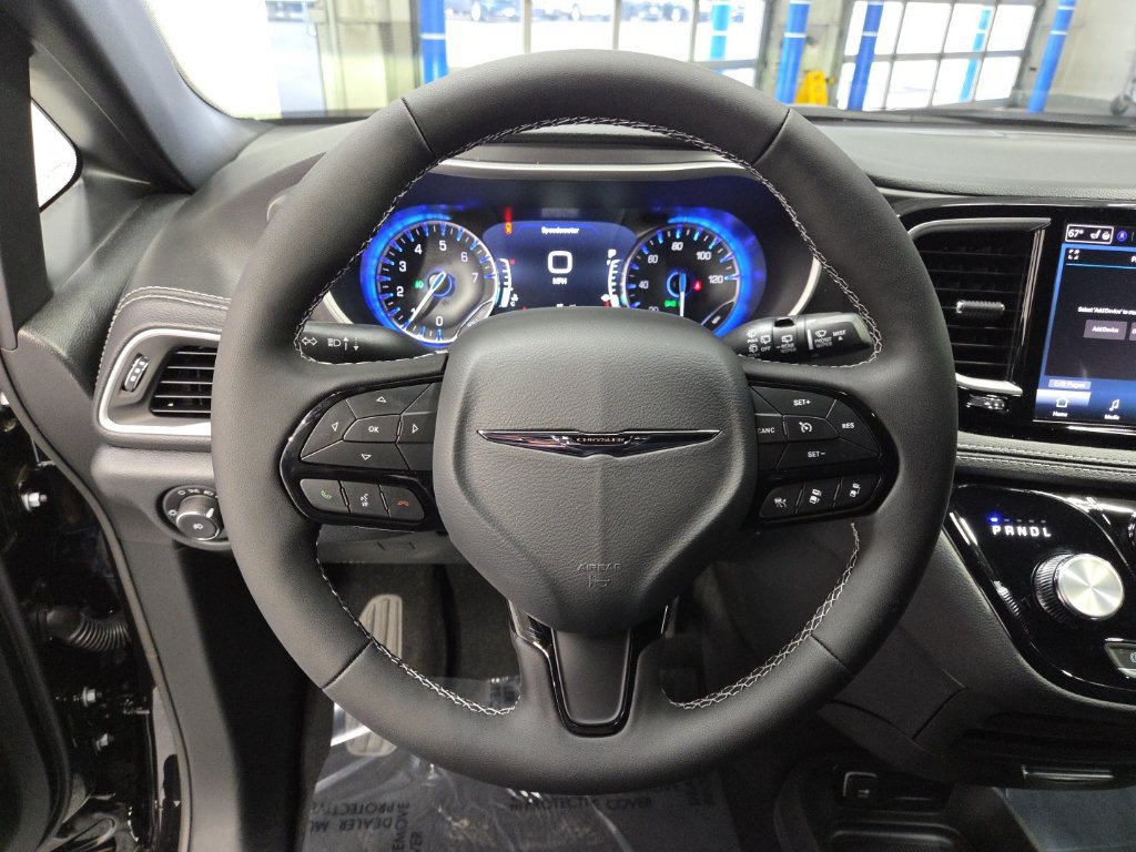 New 2026 Chrysler Pacifica Select w/ S Appearance Package FWD image 12