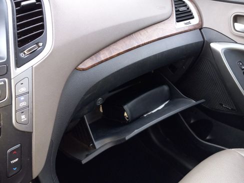 Used 2017 Hyundai Santa Fe Limited w/ Cargo Package image 9