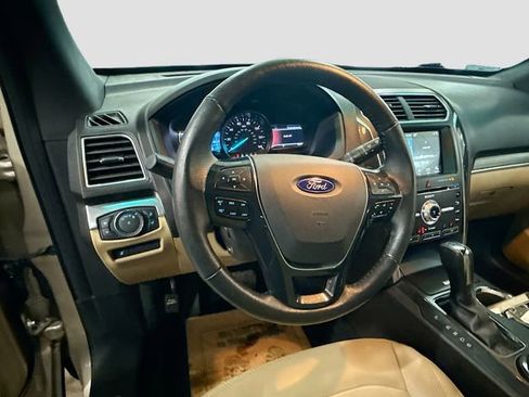 Used 2017 Ford Explorer Limited image 12