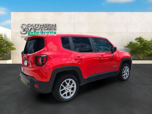 Used 2023 Jeep Renegade Latitude AWD/4WD image 5