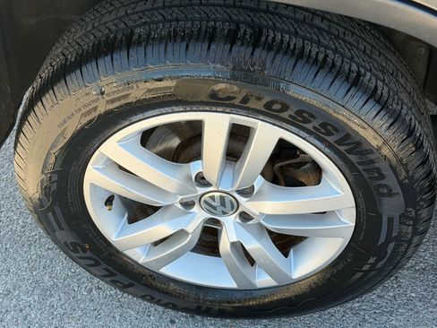 Used 2016 Volkswagen Tiguan S image 23