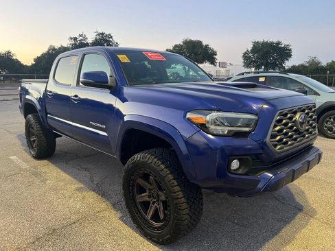 Used 2022 Toyota Tacoma TRD Sport w/ TRD Premium Sport Package AWD/4WD image 3