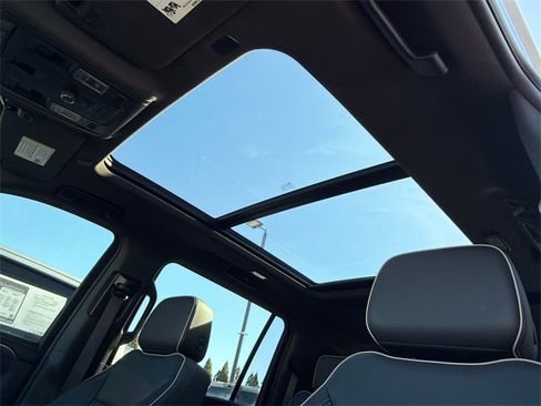 Used 2023 GMC Yukon XL SLT image 33