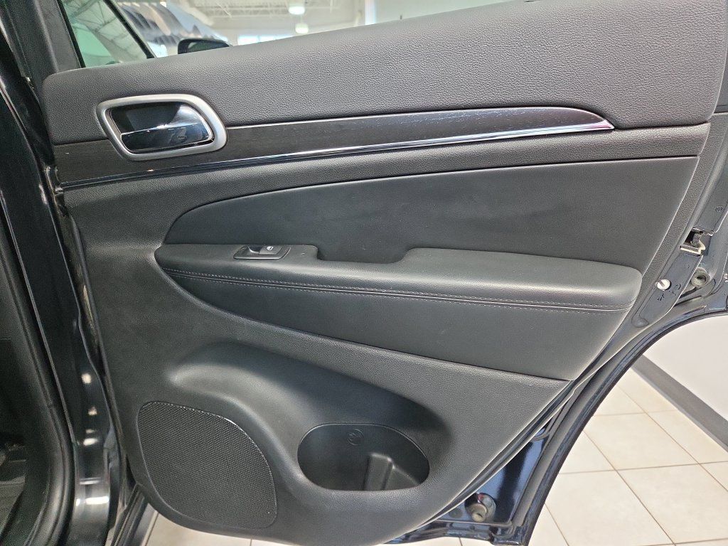 Used 2018 Jeep Grand Cherokee Limited w/ Luxury Group II AWD/4WD image 16
