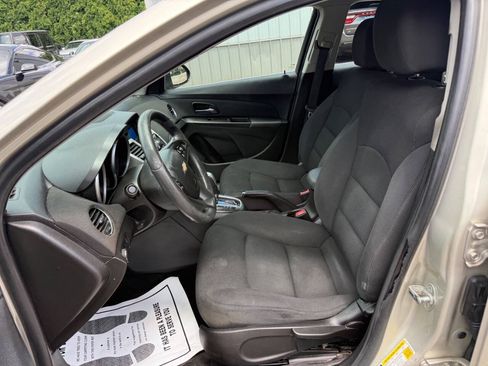 Used 2016 Chevrolet Cruze LT FWD image 9