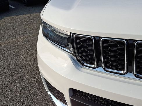 Certified 2024 Jeep Grand Cherokee L Limited AWD/4WD image 41