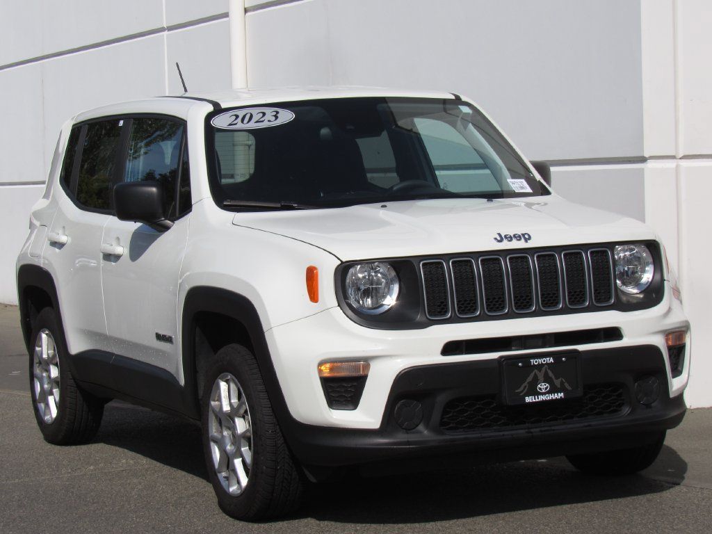 Used 2023 Jeep Renegade Latitude AWD/4WD image 2