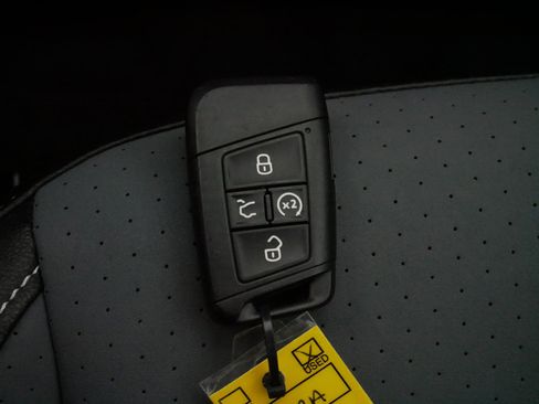 Certified 2025 Volkswagen Jetta SE image 30