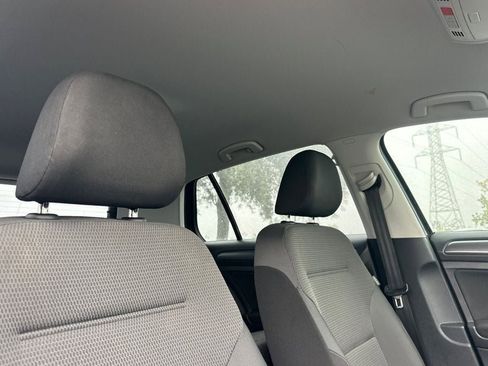 Used 2019 Volkswagen e-Golf SE image 14