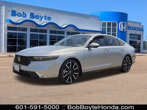 Used 2023 Honda Accord Touring image 1