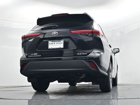Used 2023 Toyota Highlander XLE AWD/4WD image 44