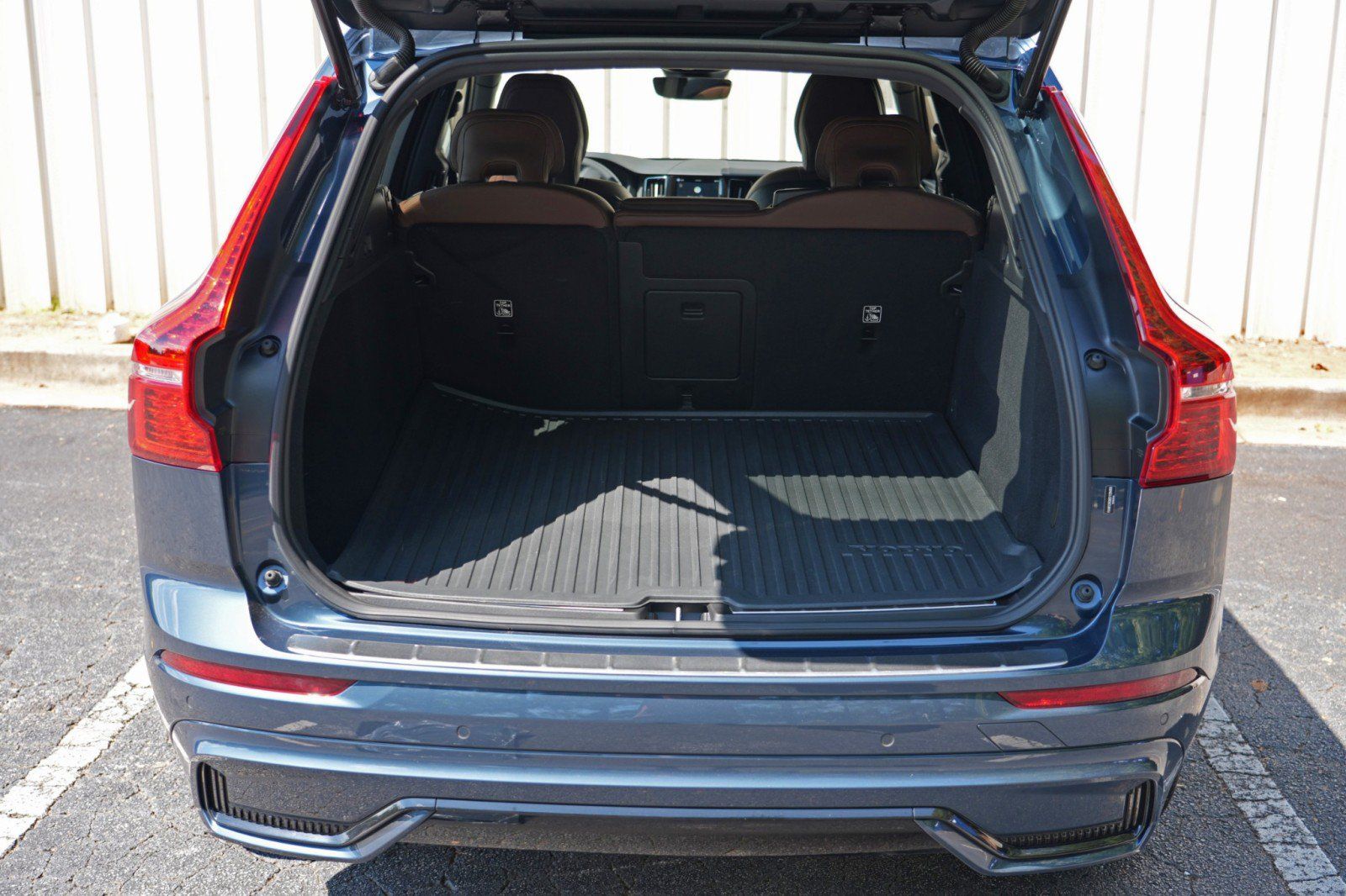 Used 2025 Volvo XC60 B5 Plus w/ Protection Package Premier AWD/4WD image 10