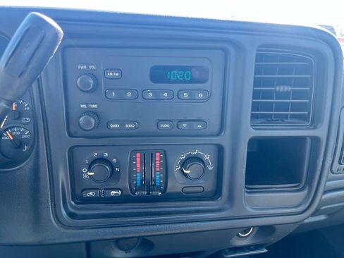 Used 2005 Chevrolet Silverado 1500 W/T image 15