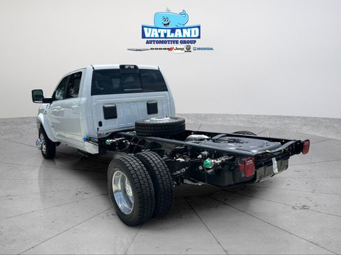 New 2026 RAM 5500 4x4 Crew Cab w/ Laramie Trim Package image 3