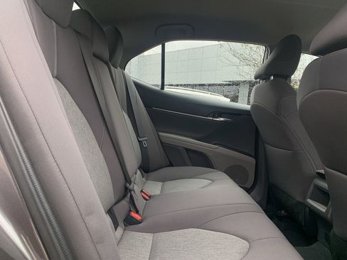 Used 2022 Toyota Camry LE image 33