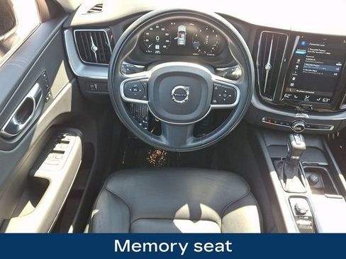 Used 2020 Volvo XC60 T5 Momentum w/ Protection Package AWD/4WD image 3