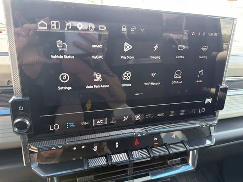 Used 2026 GMC Hummer EV SUV AWD/4WD image 25
