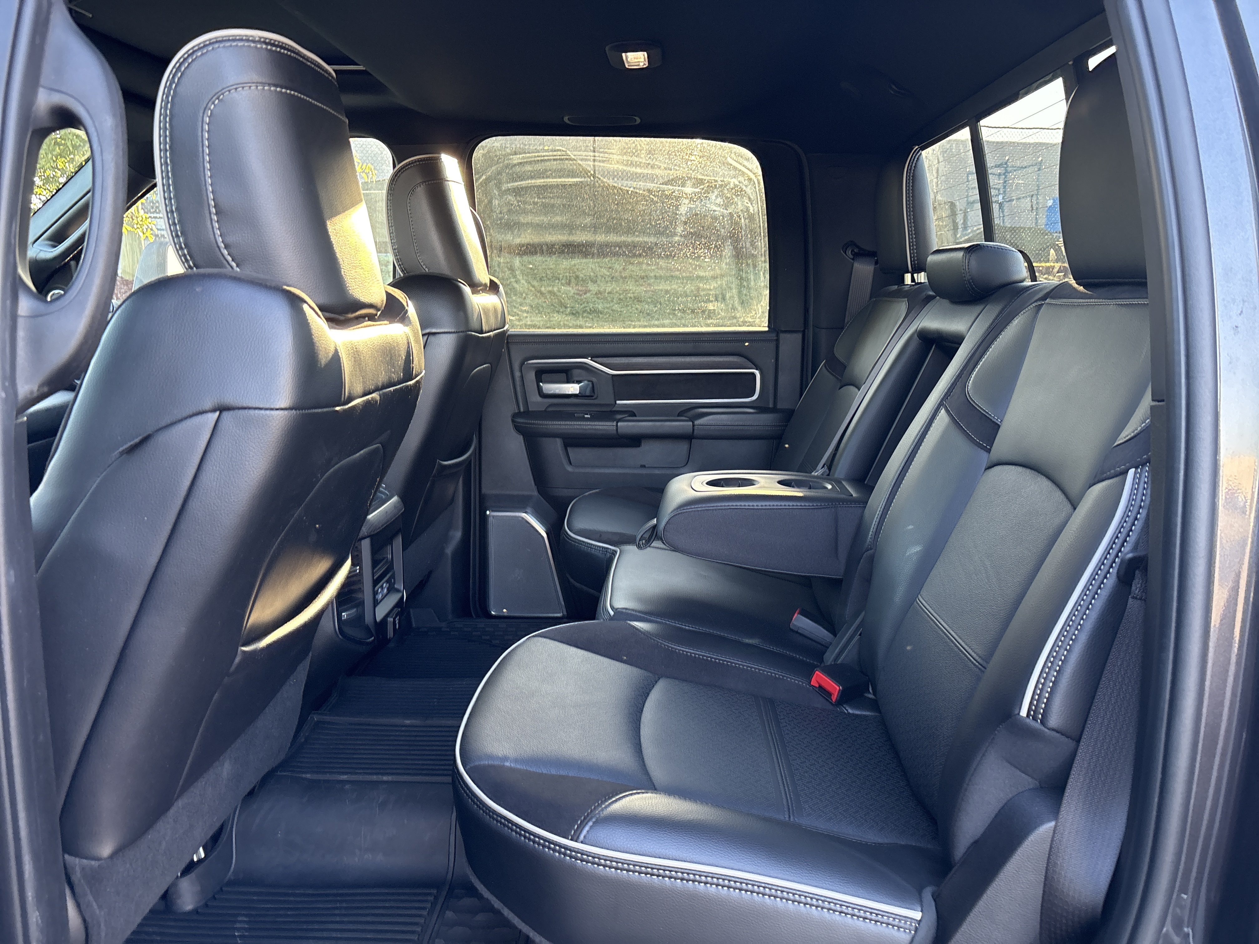Used 2025 RAM 3500 Laramie AWD/4WD image 34