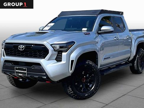 Used 2025 Toyota Tacoma TRD Sport AWD/4WD image 1