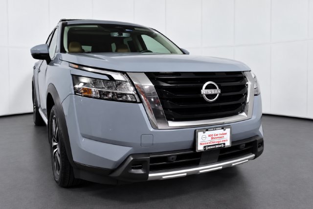 Used 2024 Nissan Pathfinder Platinum AWD/4WD image 3