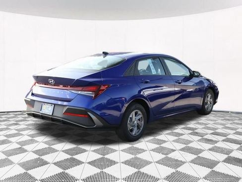 New 2025 Hyundai Elantra SE image 31