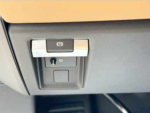 New 2026 Land Rover Defender 110 X-Dynamic SE AWD/4WD image 36