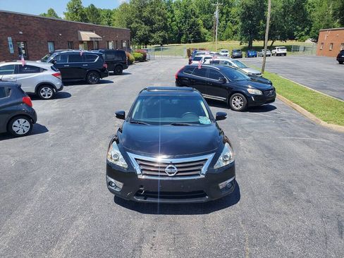 Used 2014 Nissan Altima 2.5 SL w/ Technology Package FWD image 2
