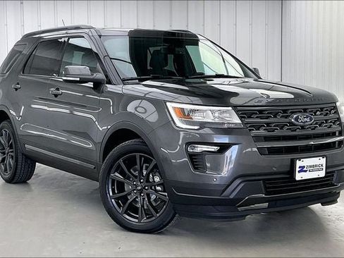 Used 2019 Ford Explorer XLT w/ Equipment Group 202A AWD/4WD image 34