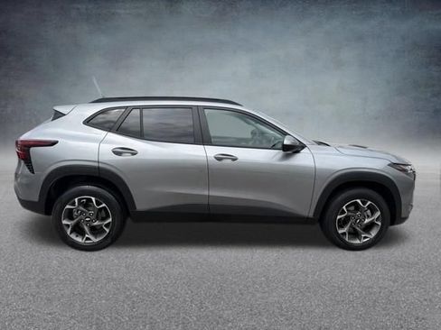 Used 2024 Chevrolet Trax LT FWD image 5