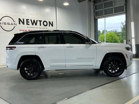 Used 2024 Jeep Grand Cherokee Summit AWD/4WD image 37