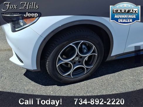 Used 2023 Alfa Romeo Stelvio Ti AWD/4WD image 5