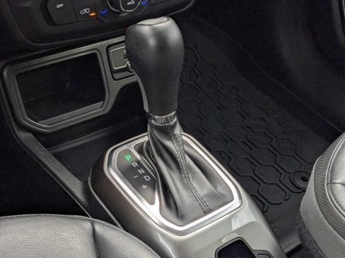 Used 2018 Jeep Renegade Limited FWD image 26