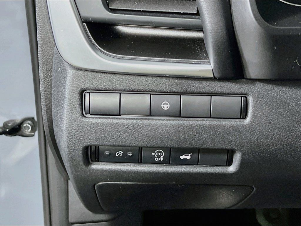 Used 2023 Nissan Rogue SV w/ SV Premium B Package AWD/4WD image 9