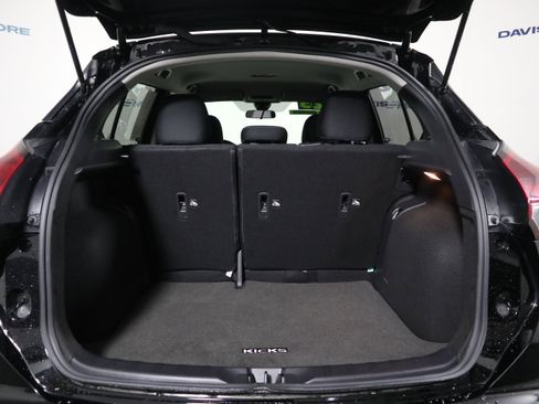 Used 2023 Nissan Kicks SV FWD image 8