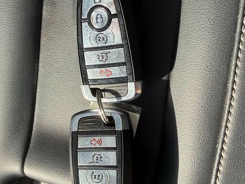 Used 2025 Ford Expedition Max Platinum AWD/4WD image 31
