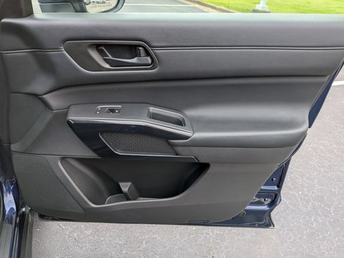 Used 2024 Nissan Pathfinder SV FWD image 34